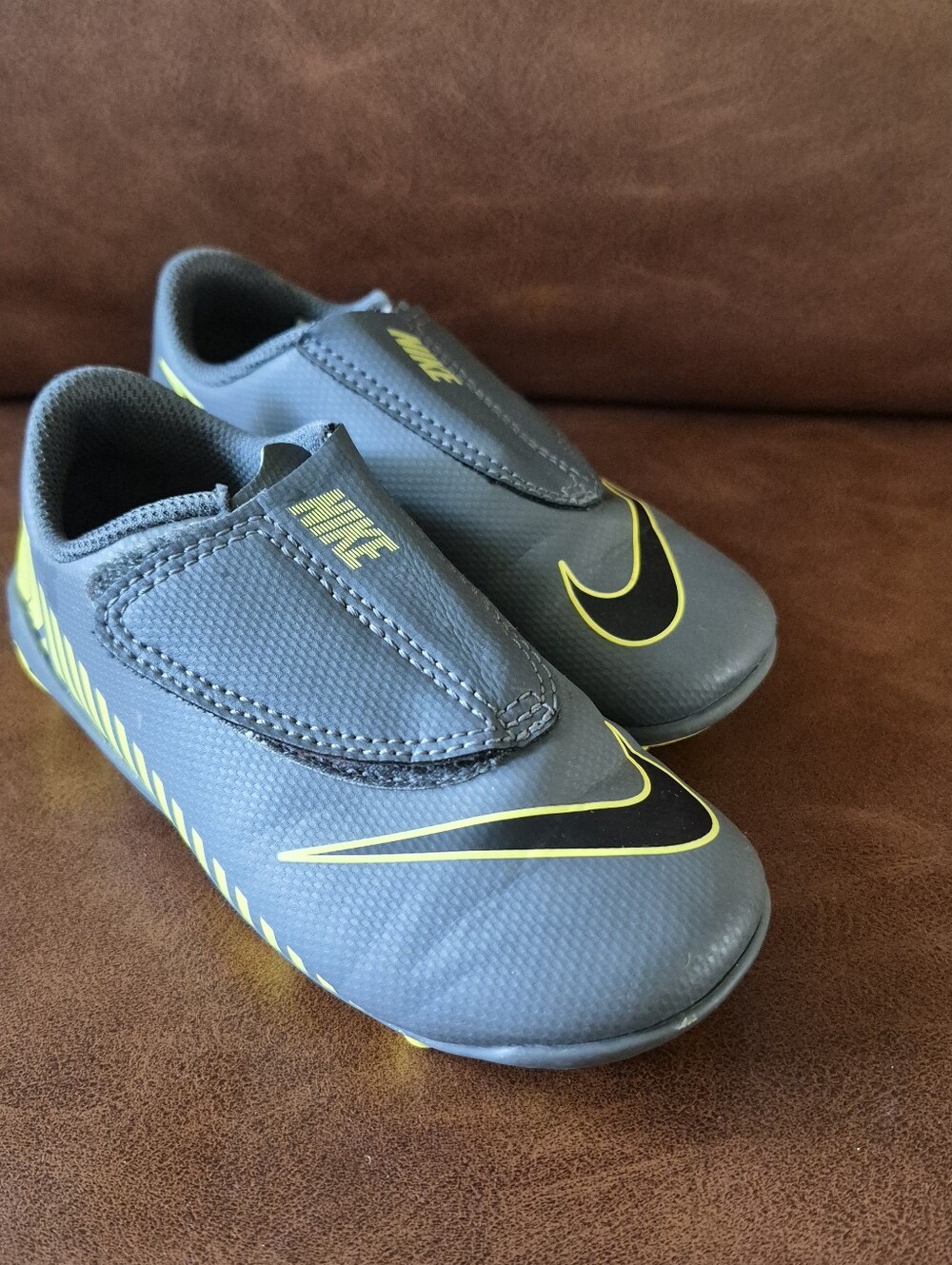 Size 9C Kids Nike Mercurial Vapor 12 Club Soccer Shoes Hook & Loop Multi-ground